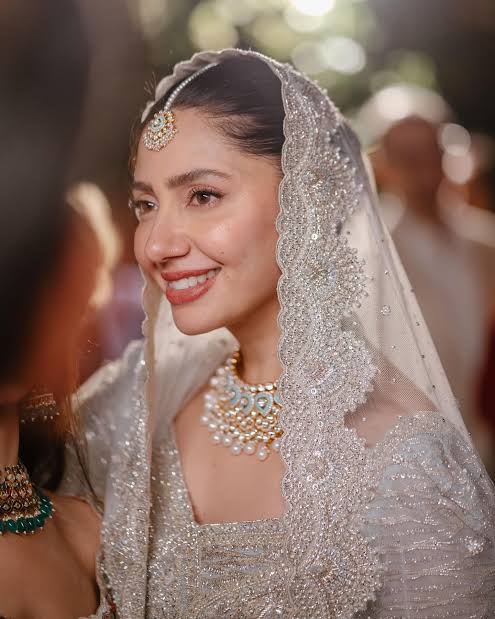 FARAZ MANAN - Mahira-Khan